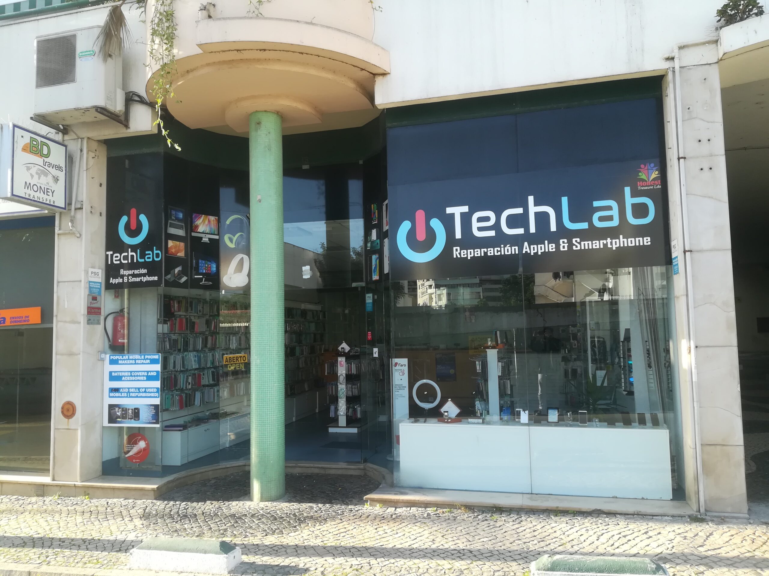 Luggage Storage Faro (Techlab) CitySpareSpace